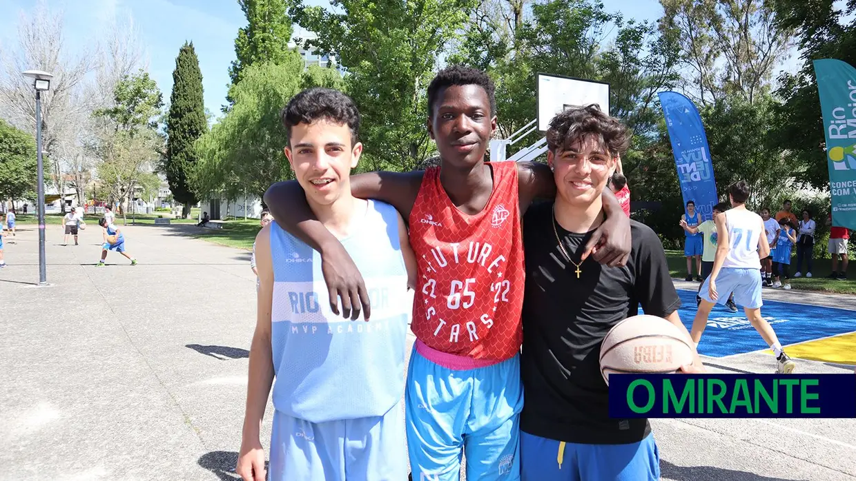 Manhã de basquetebol no novo campo de Rio Maior