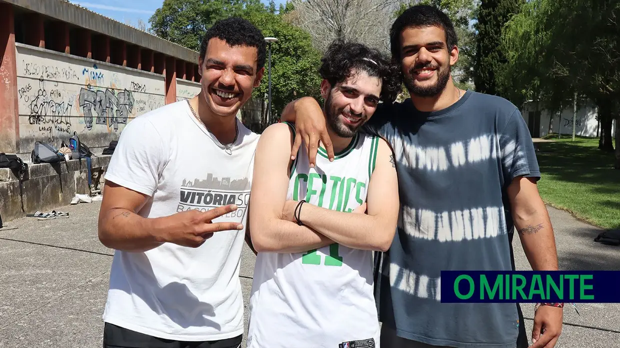 Manhã de basquetebol no novo campo de Rio Maior