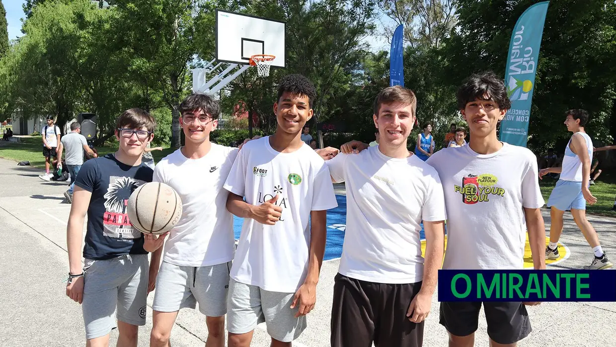 Manhã de basquetebol no novo campo de Rio Maior