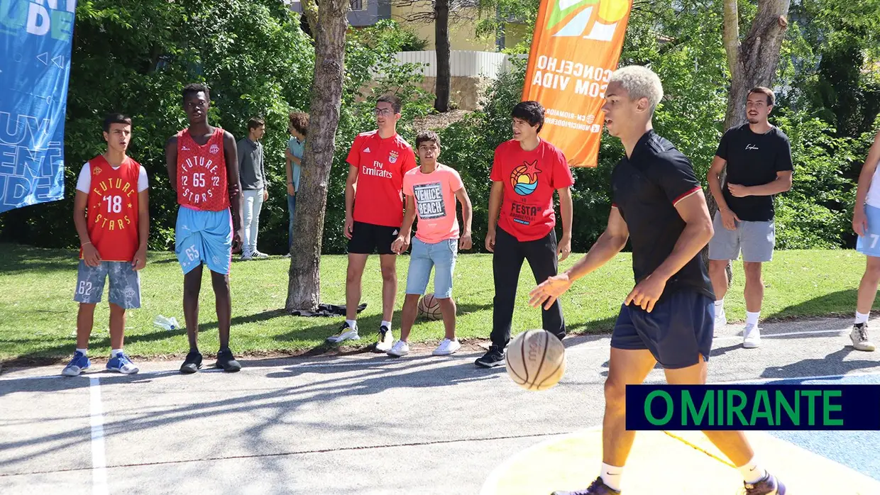 Manhã de basquetebol no novo campo de Rio Maior