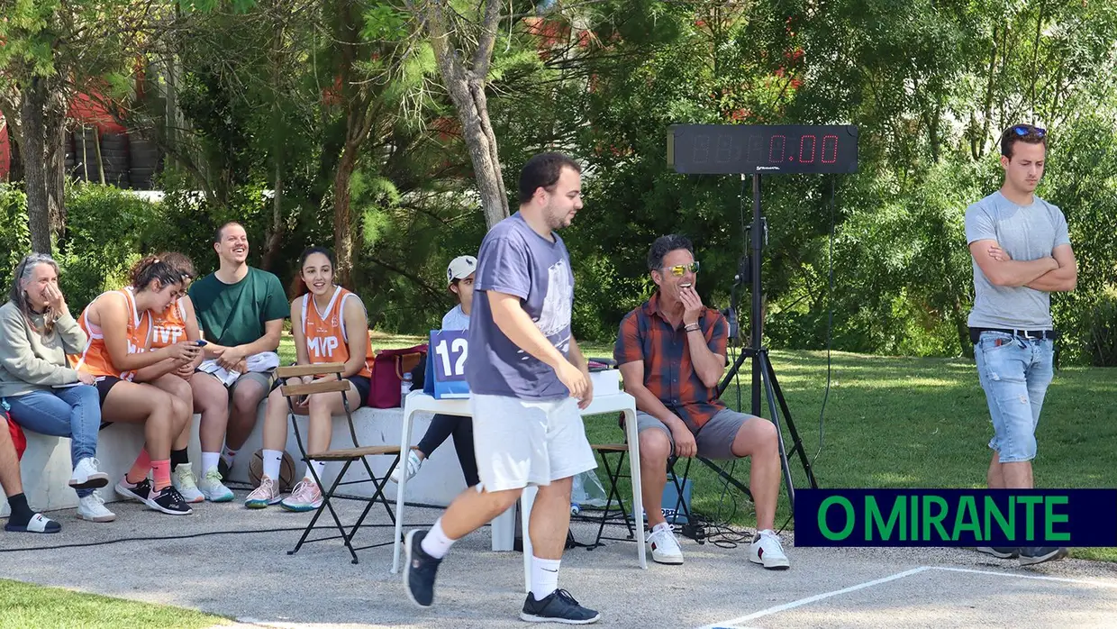 Manhã de basquetebol no novo campo de Rio Maior