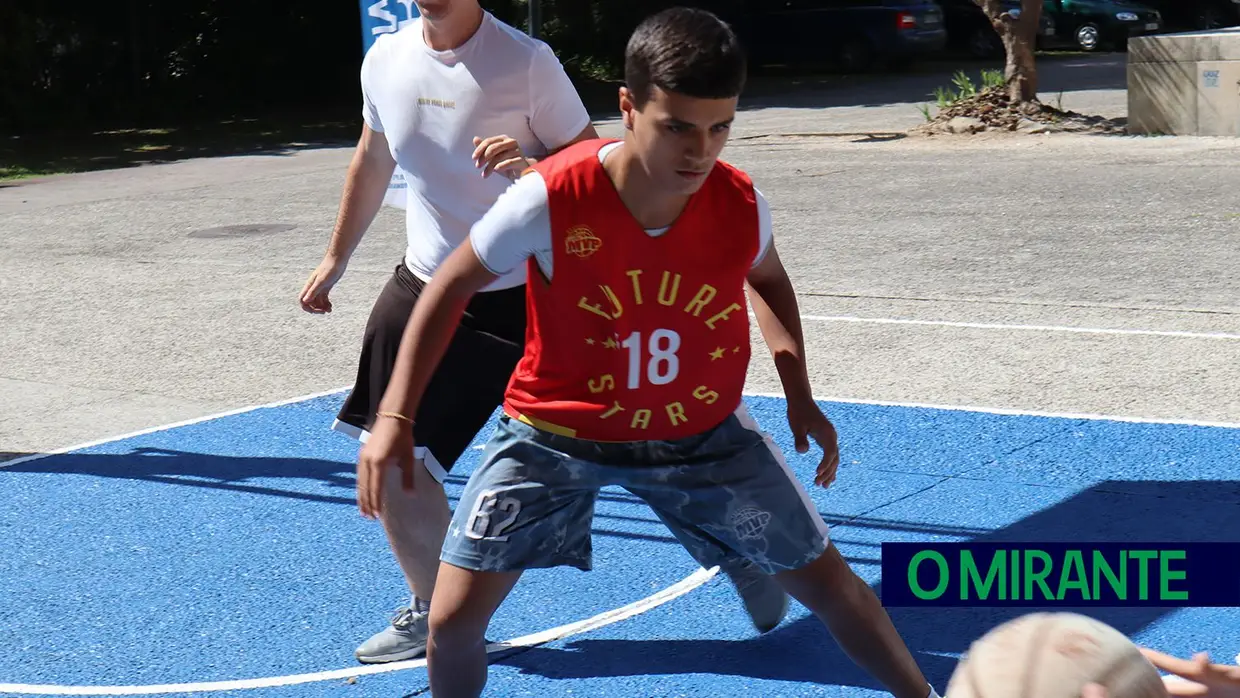 Manhã de basquetebol no novo campo de Rio Maior