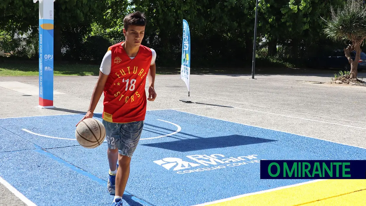 Manhã de basquetebol no novo campo de Rio Maior