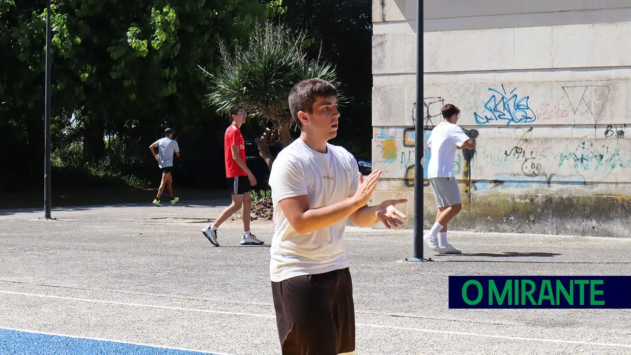 Manhã de basquetebol no novo campo de Rio Maior