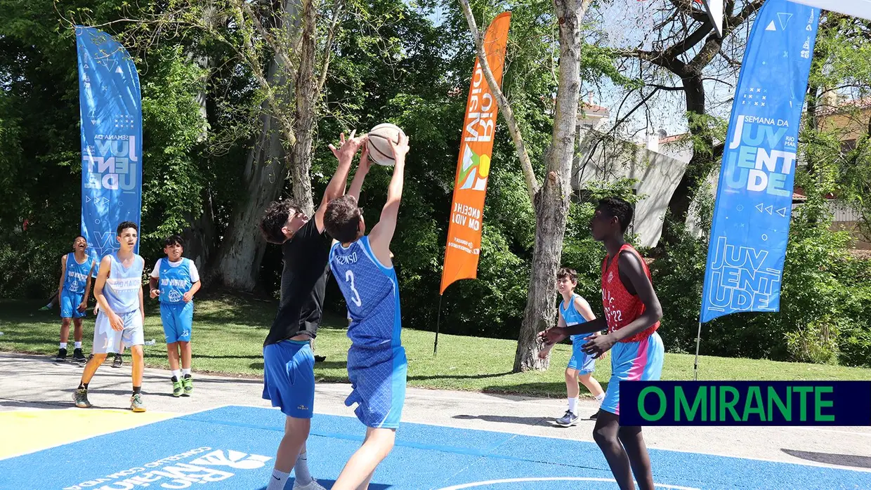 Manhã de basquetebol no novo campo de Rio Maior