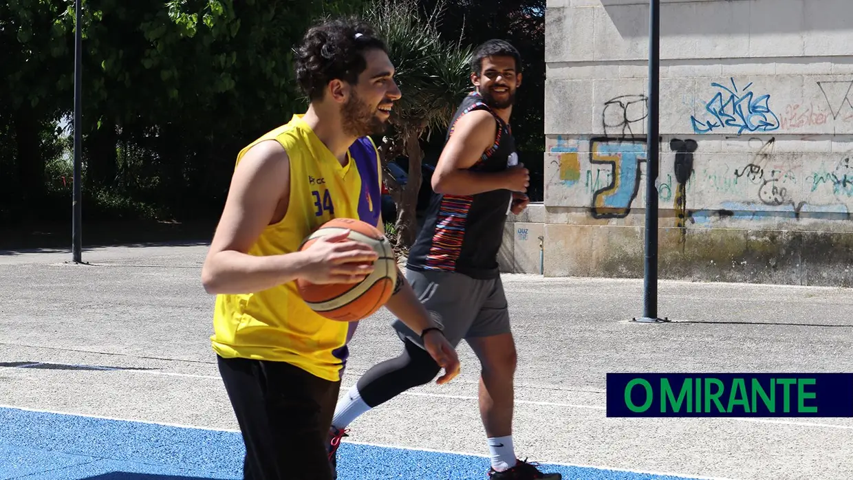 Manhã de basquetebol no novo campo de Rio Maior