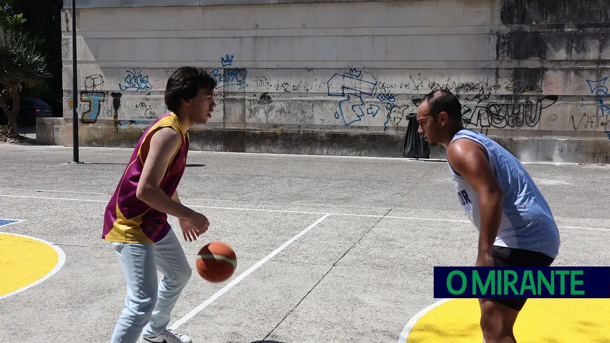 Manhã de basquetebol no novo campo de Rio Maior