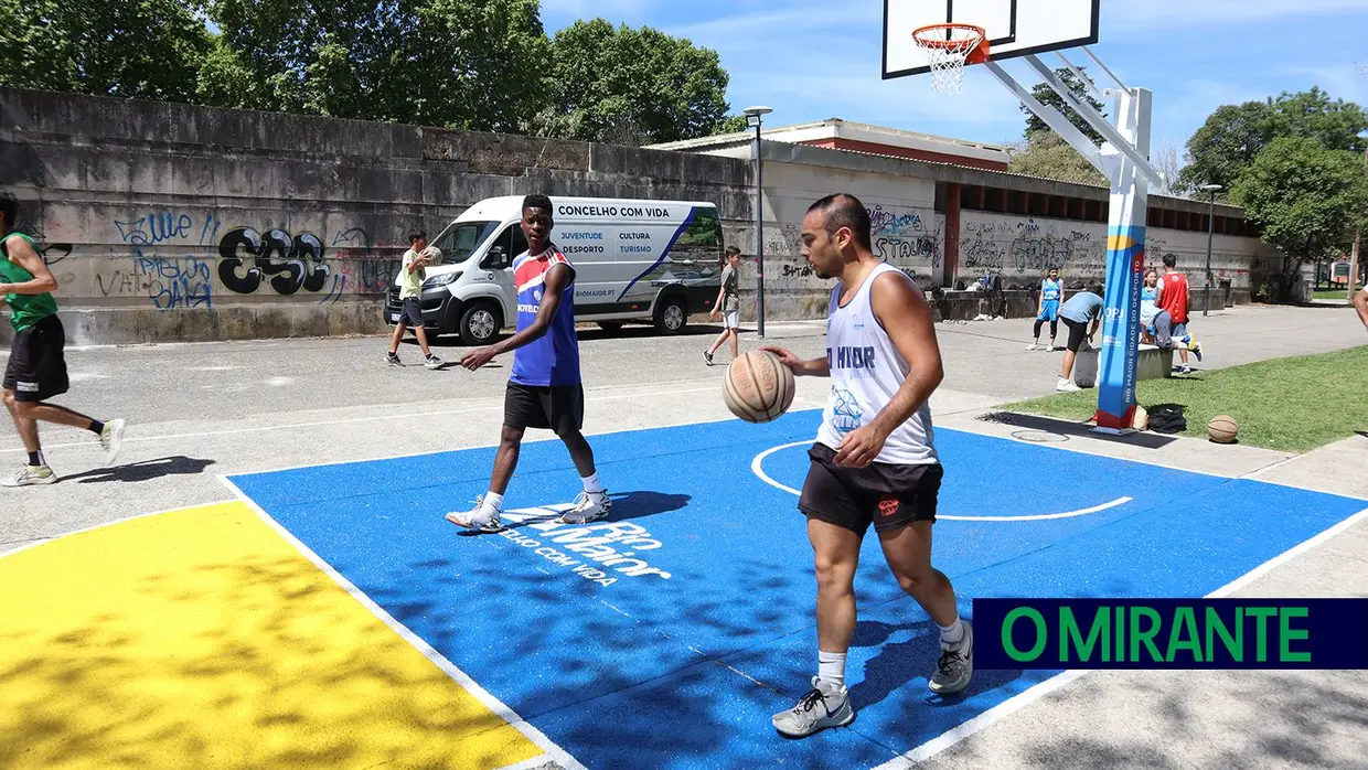 Manhã de basquetebol no novo campo de Rio Maior