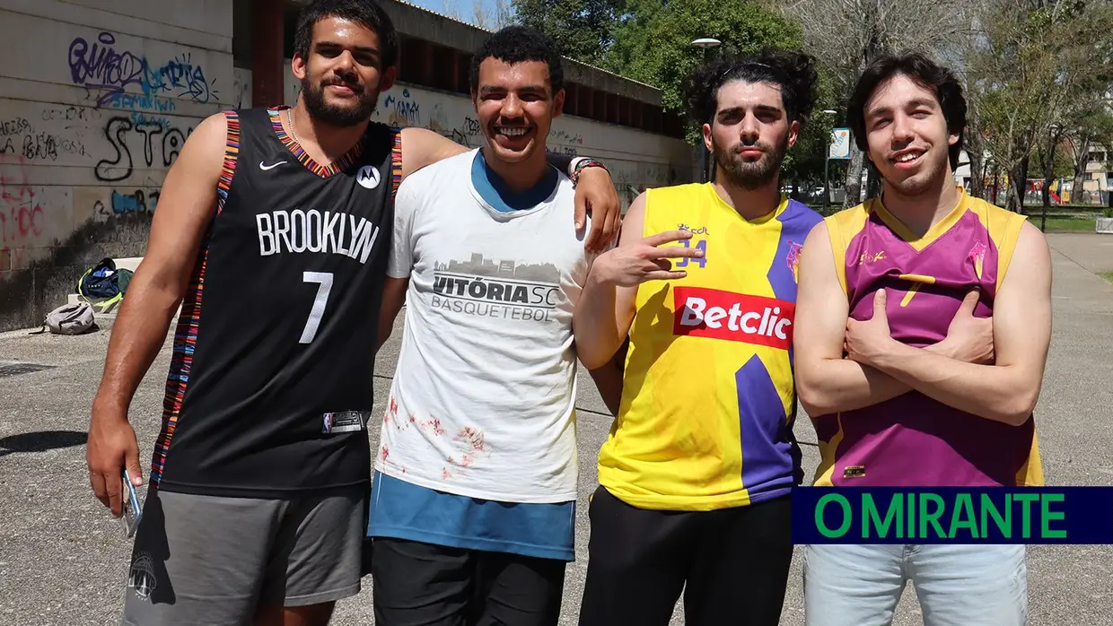 Manhã de basquetebol no novo campo de Rio Maior