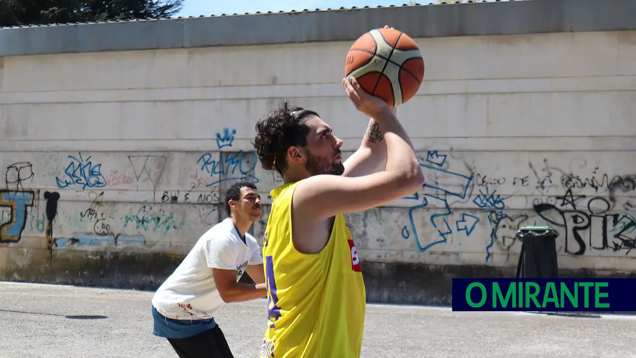 Manhã de basquetebol no novo campo de Rio Maior