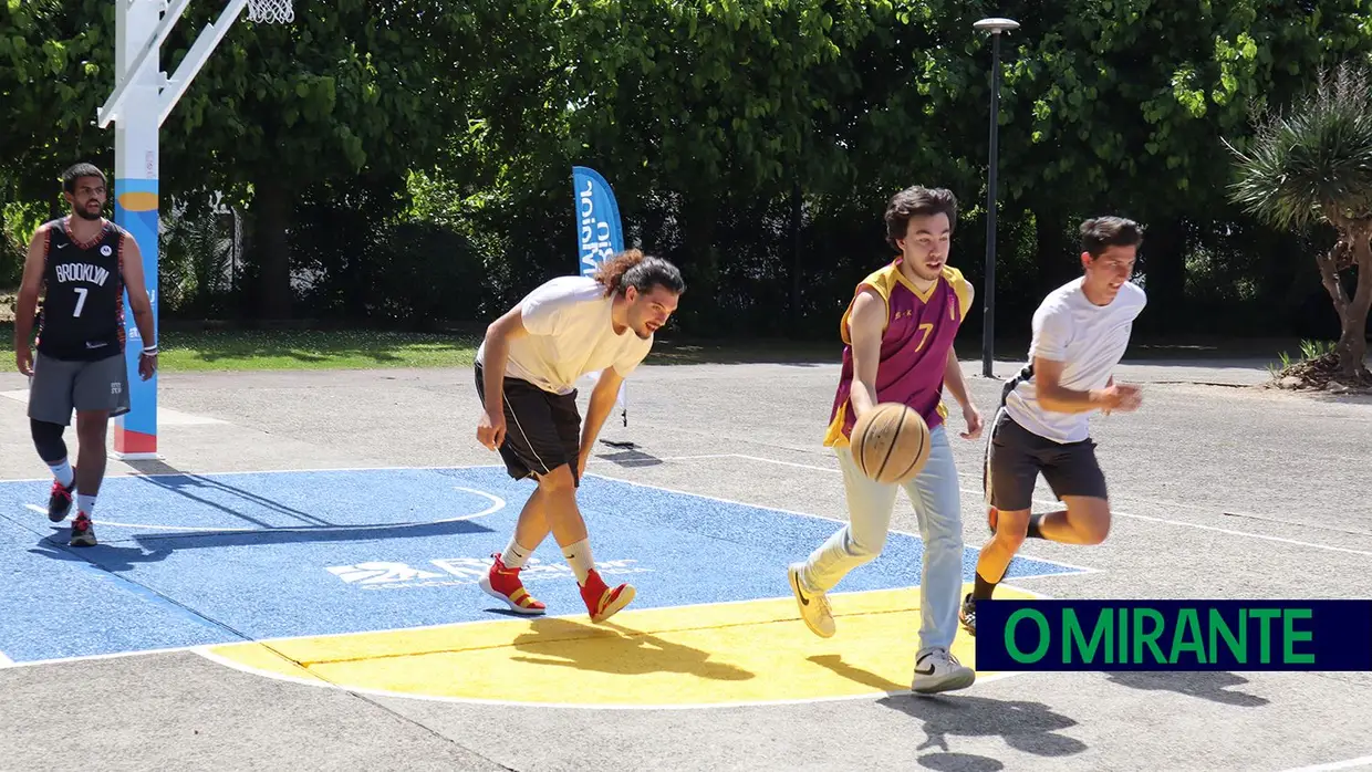 Manhã de basquetebol no novo campo de Rio Maior