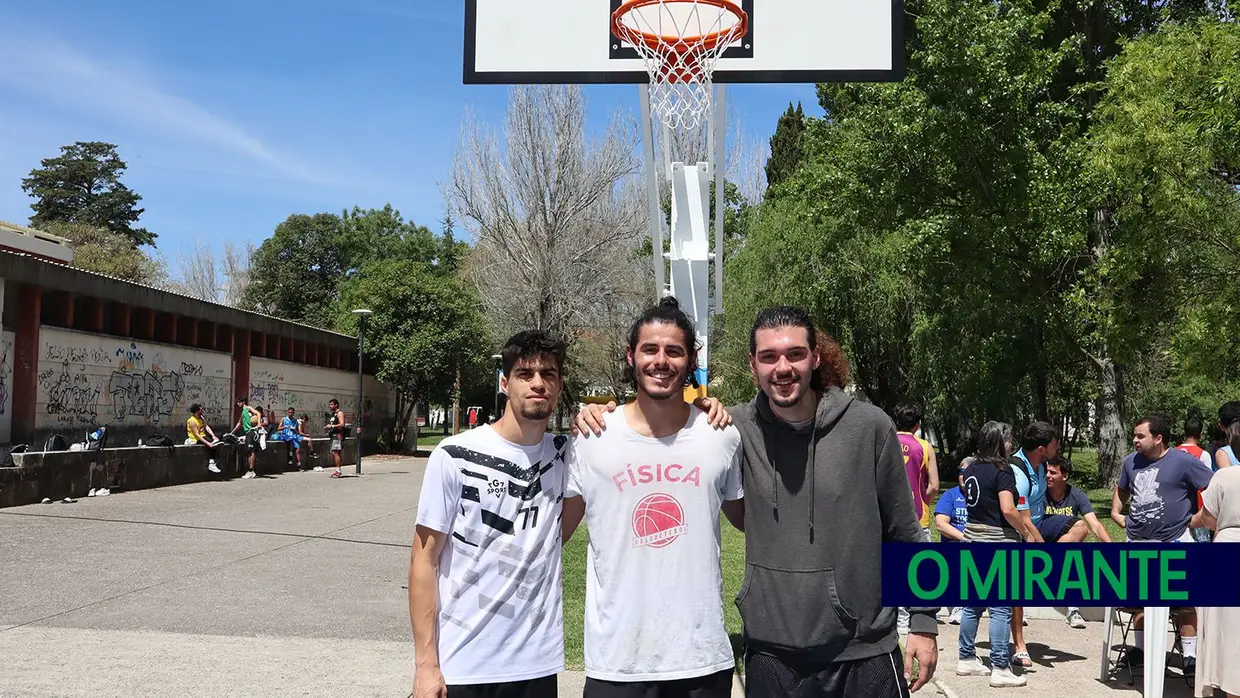 Manhã de basquetebol no novo campo de Rio Maior