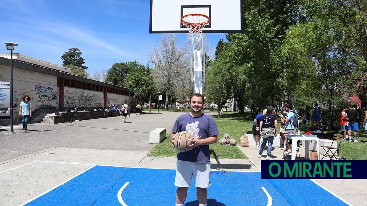 Manhã de basquetebol no novo campo de Rio Maior