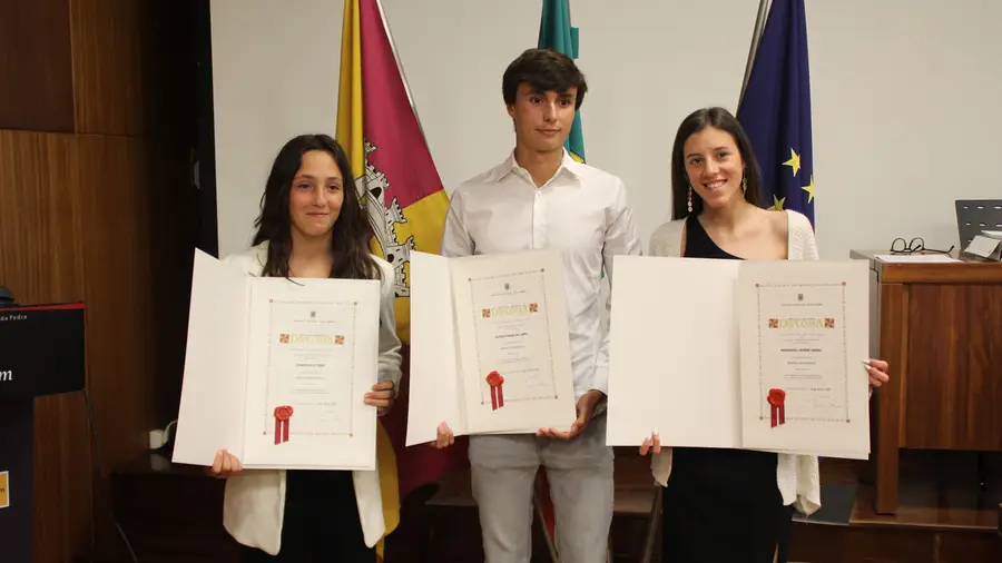 Três desportistas de Almeirim distinguidos com medalhas de ouro do município