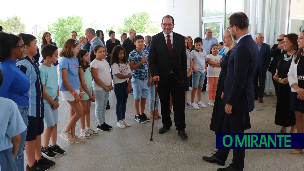 Projecto pioneiro leva a felicidade para dentro desta escola em Alcanena