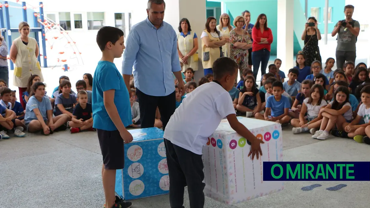 Projecto pioneiro leva a felicidade para dentro desta escola em Alcanena