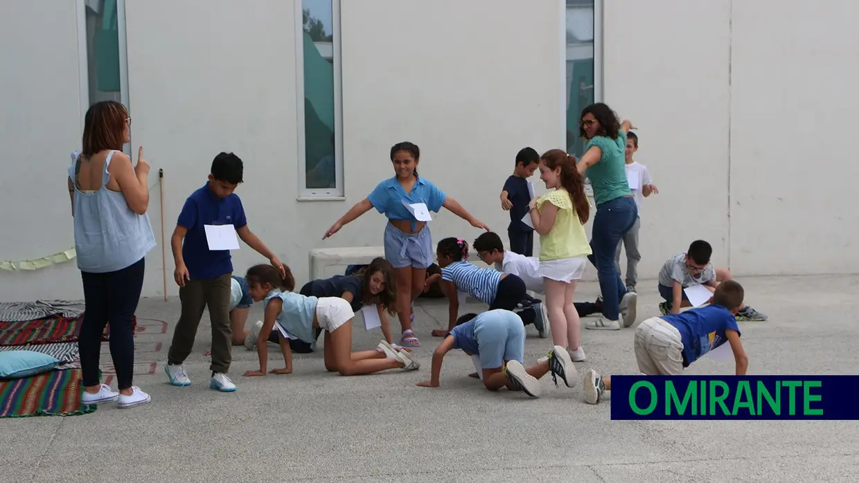 Projecto pioneiro leva a felicidade para dentro desta escola em Alcanena