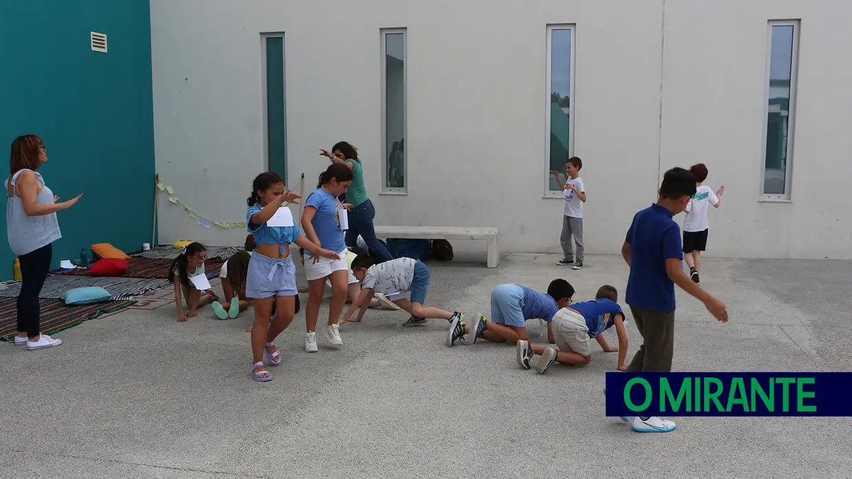 Projecto pioneiro leva a felicidade para dentro desta escola em Alcanena