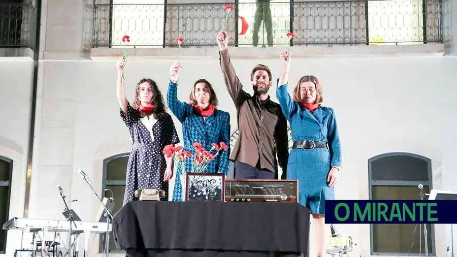 “Democracia ameaçada por pensamentos extremistas e atitudes radicais” “Democracia ameaçada por pensamentos extremistas e atitudes radicais”