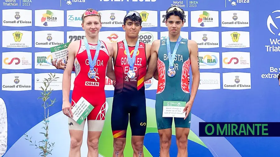 João Nuno Batista com medalha de bronze no Mundial de Duatlo