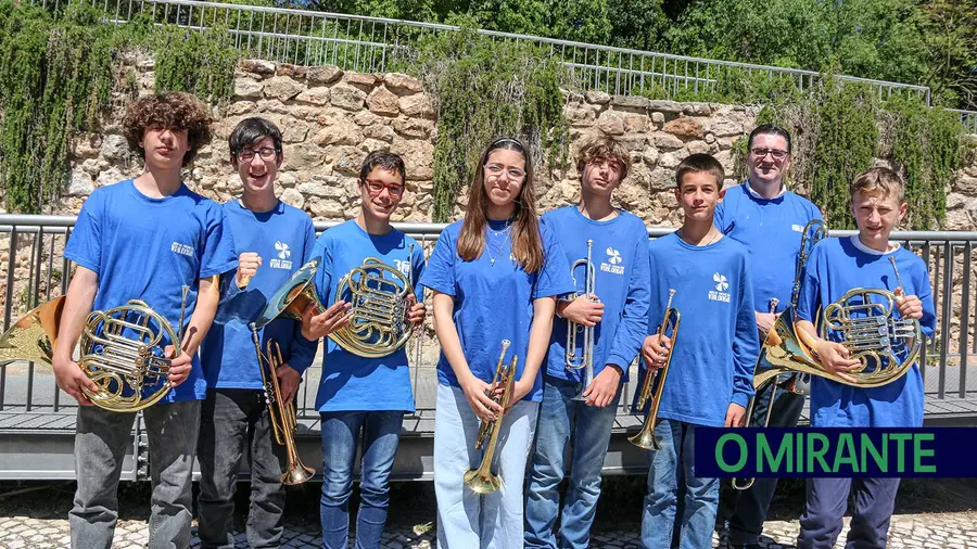 Alunos da Orquestra de Vialonga encerraram comemorações do 25 de Abril Alunos da Orquestra de Vialonga encerraram comemorações do 25 de Abril