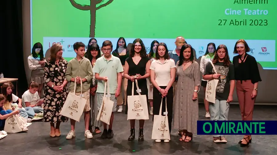 Aluna de Aveiras de Cima na final do Concurso Nacional de Leitura Aluna de Aveiras de Cima na final do Concurso Nacional de Leitura