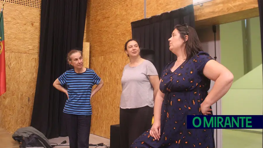 Festa dos Tabuleiros serviu de mote para projecto do Teatro Nacional D. Maria II em Tomar Festa dos Tabuleiros serviu de mote para projecto do Teatro Nacional D. Maria II em Tomar