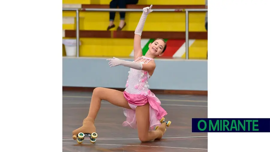 Ana Beatriz Cavaco é vice-campeã distrital de patinagem artística