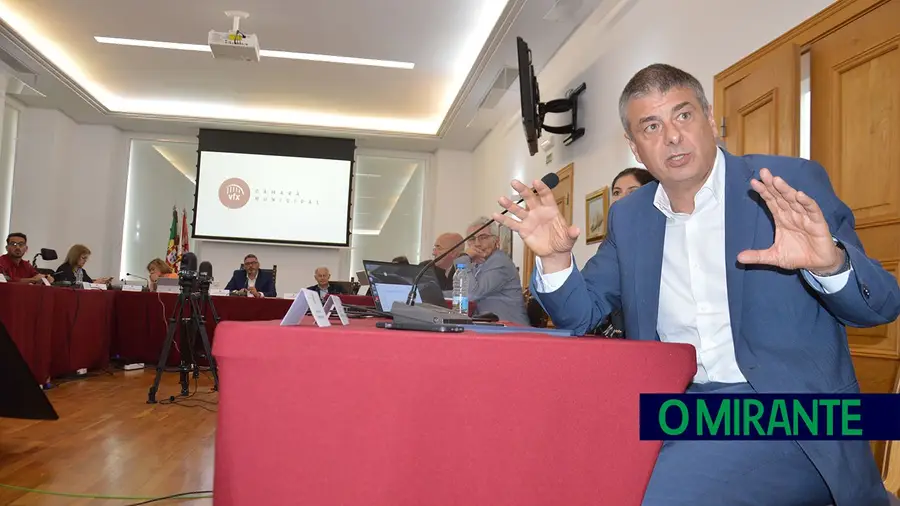 Estação de Alhandra vai ser demolida e a de VFX desactivada na quadruplicação da linha do norte Estação de Alhandra vai ser demolida e a de VFX desactivada na quadruplicação da linha do norte