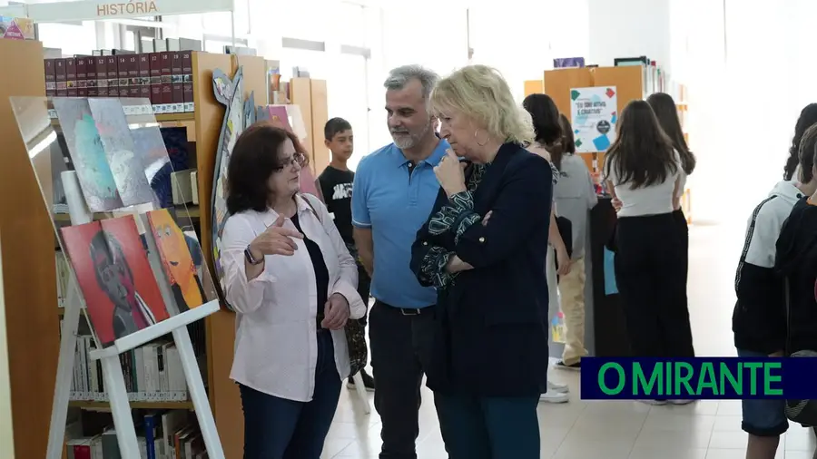 Exposição na Biblioteca de Ourém mostra trabalho de alunos Exposição na Biblioteca de Ourém mostra trabalho de alunos