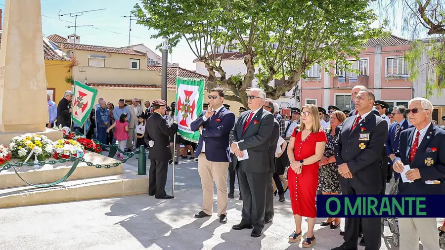 Largo de Palmela e memorial aos combatentes inaugurados em Azambuja Largo de Palmela e memorial aos combatentes inaugurados em Azambuja