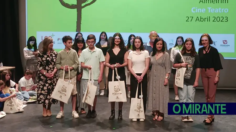 Aluna de Aveiras de Cima na final do Concurso Nacional de Leitura Aluna de Aveiras de Cima na final do Concurso Nacional de Leitura