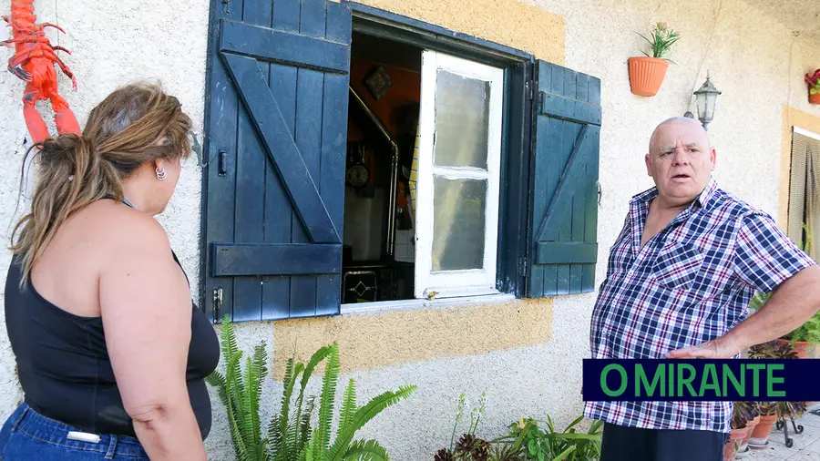 Casal surpreendido com assalto a casa de férias no Porto Alto
