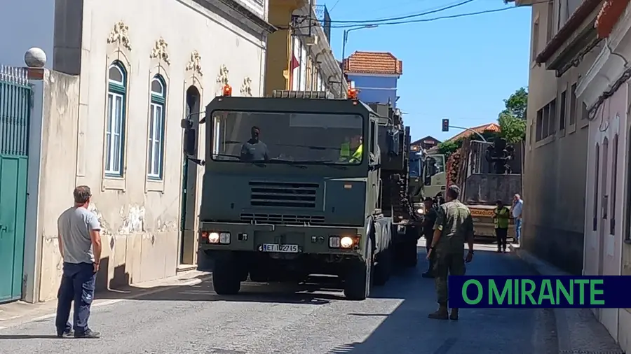 Passagem de coluna militar na Chamusca provoca caos no trânsito