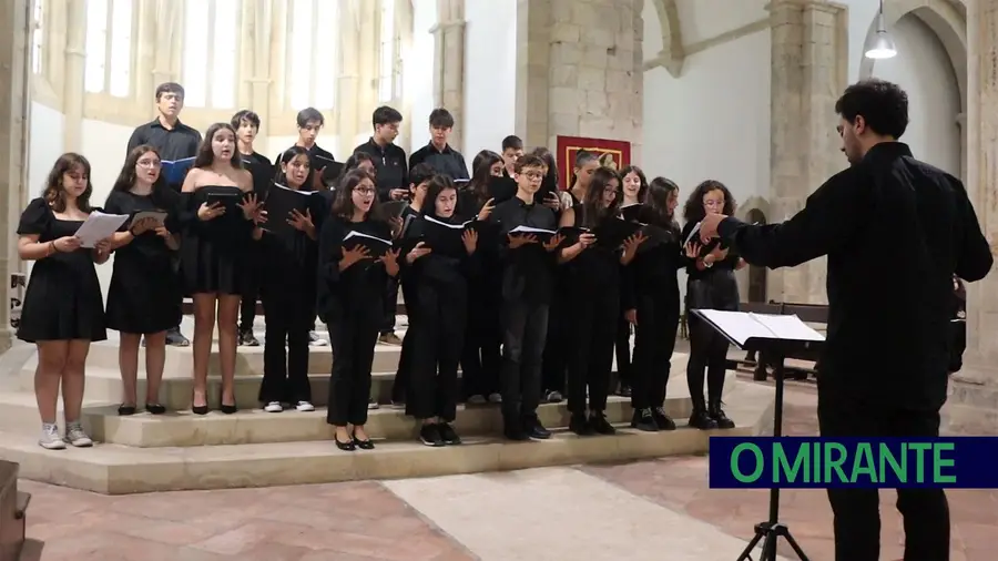 Coro de Jovens do Conservatório de Música de Santarém estreia-se na Igreja de Santa Clara Coro de Jovens do Conservatório de Música de Santarém estreia-se na Igreja de Santa Clara