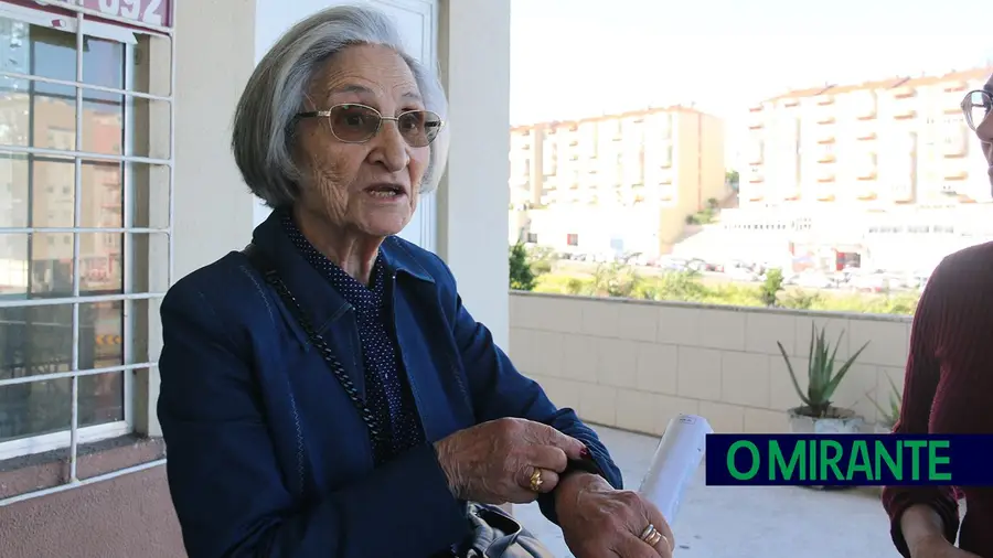 Cadela fechada em apartamento na Póvoa está com Liga dos Direitos do Animal Cadela fechada em apartamento na Póvoa está com Liga dos Direitos do Animal