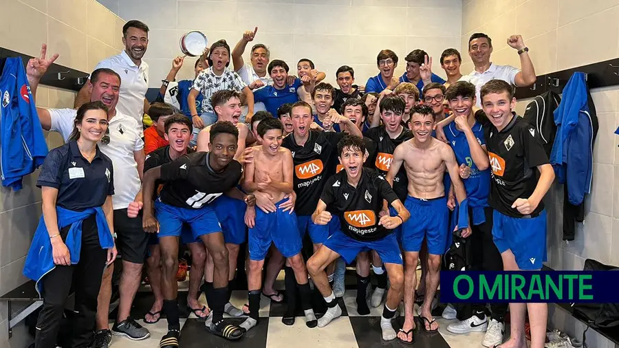 Académica de Santarém campeã distrital de iniciados Académica de Santarém campeã distrital de iniciados