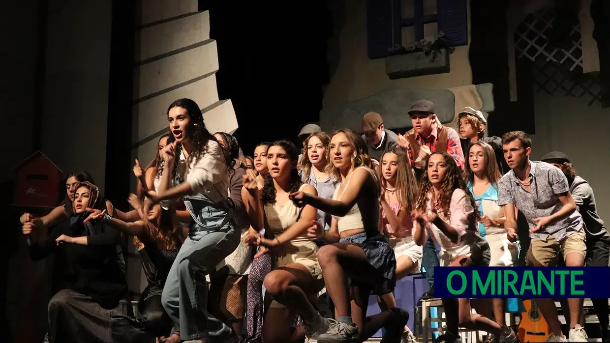 Meia centena de alunos de Alcanena subiram a palco no musical Mamma Mia
