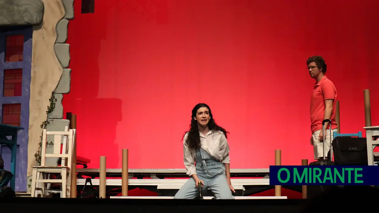 Meia centena de alunos de Alcanena subiram a palco no musical Mamma Mia