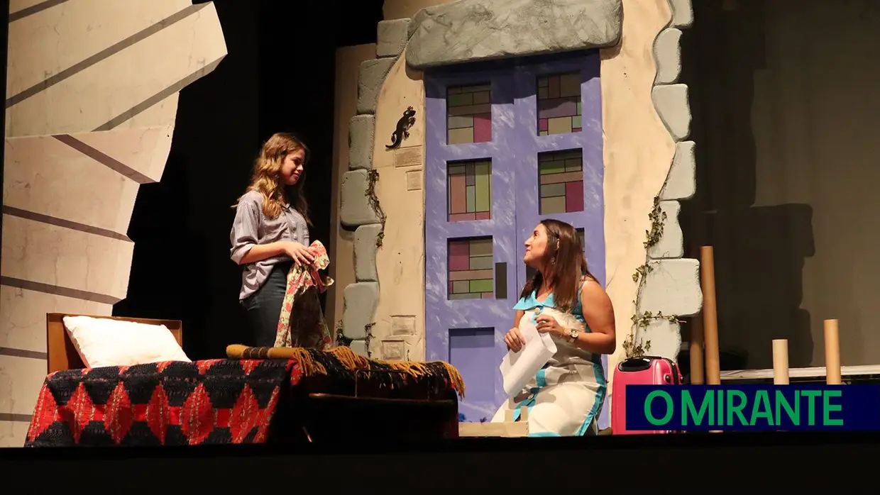 Meia centena de alunos de Alcanena subiram a palco no musical Mamma Mia