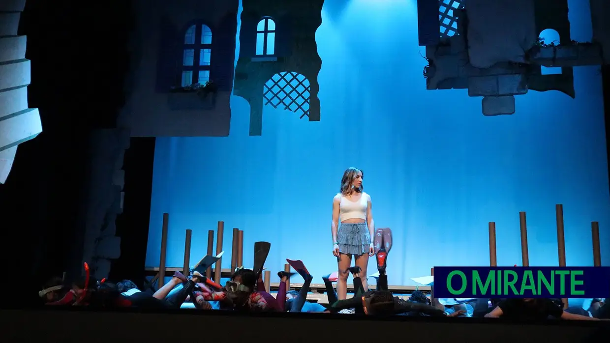 Meia centena de alunos de Alcanena subiram a palco no musical Mamma Mia