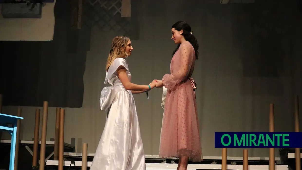 Meia centena de alunos de Alcanena subiram a palco no musical Mamma Mia
