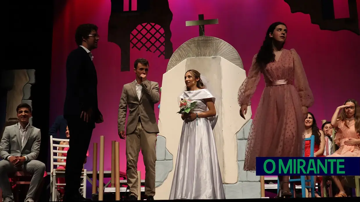 Meia centena de alunos de Alcanena subiram a palco no musical Mamma Mia