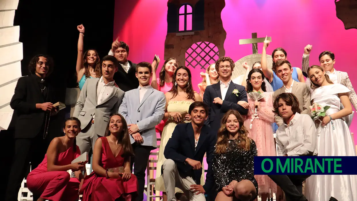 Meia centena de alunos de Alcanena subiram a palco no musical Mamma Mia