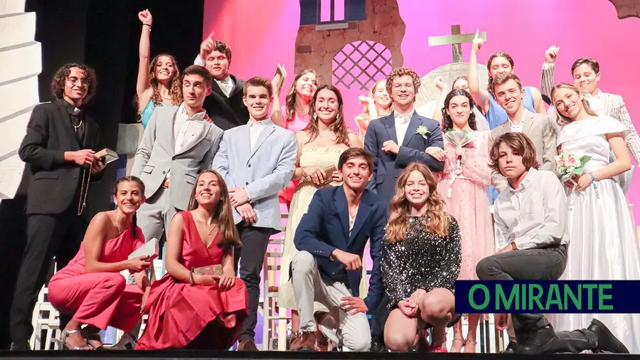Um projecto de teatro inovador com alunos do Agrupamento de Escolas de Alcanena Um projecto de teatro inovador com alunos do Agrupamento de Escolas de Alcanena