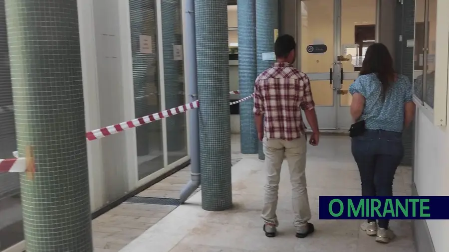 Queda de procuradora dá mais visibilidade às más condições no Tribunal de Vila Franca de Xira Queda de procuradora dá mais visibilidade às más condições no Tribunal de Vila Franca de Xira
