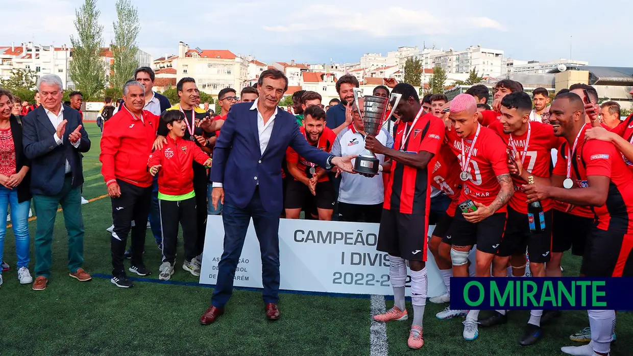 A festa do título distrital de futebol fez-se em Tomar
