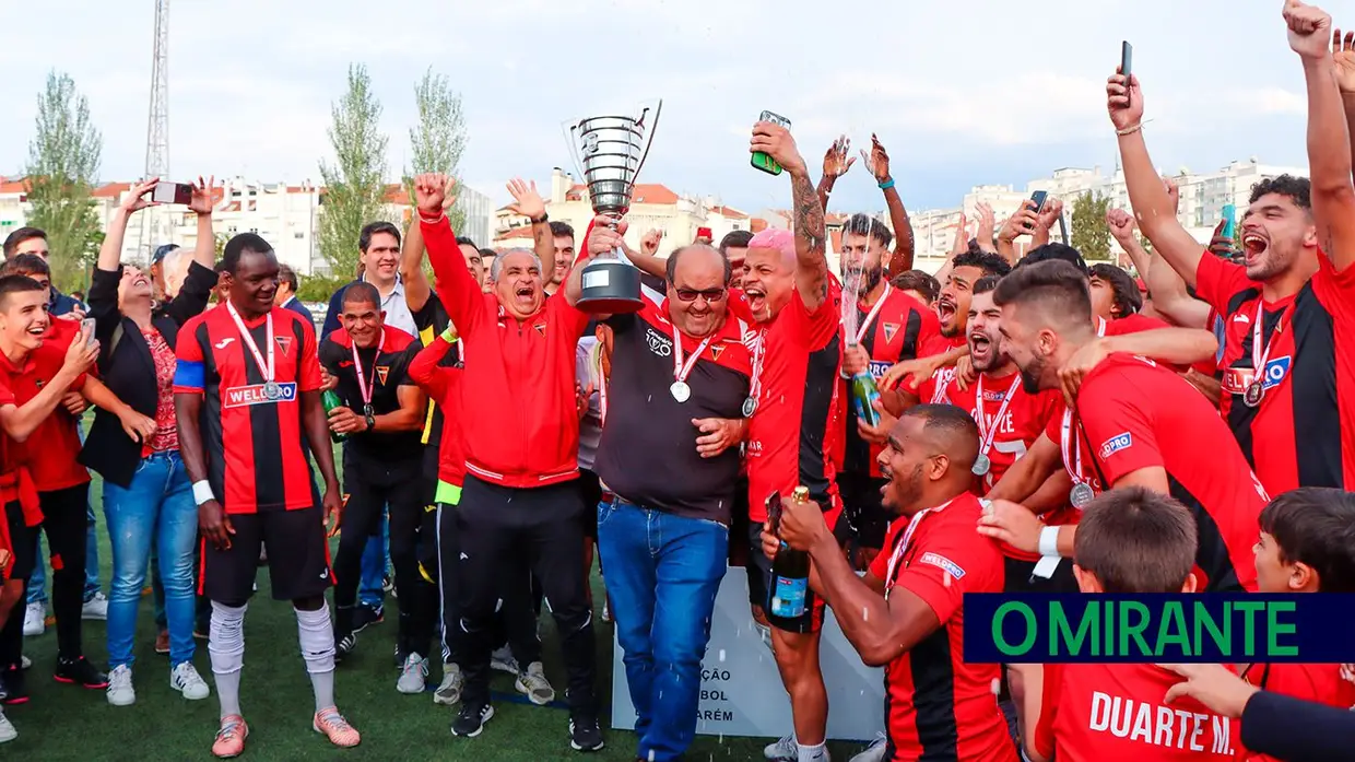 A festa do título distrital de futebol fez-se em Tomar