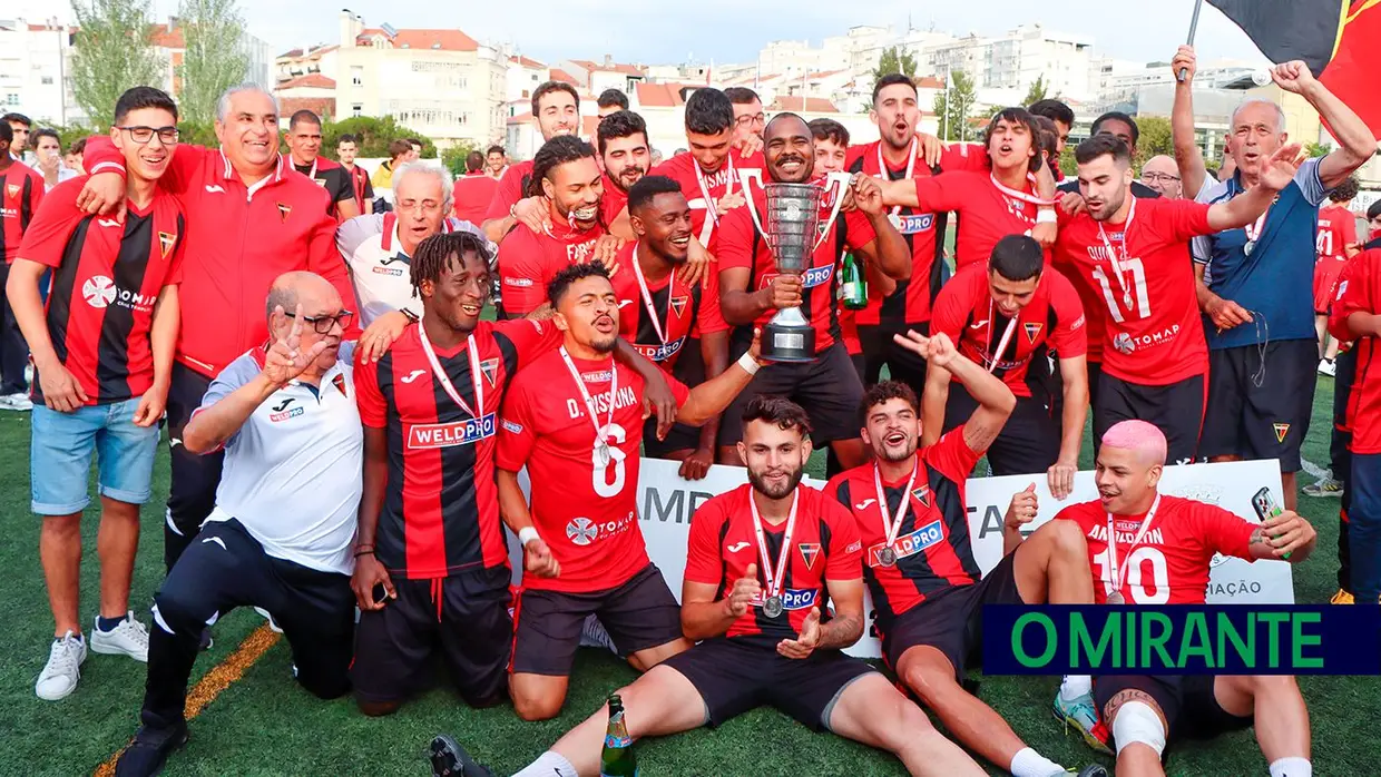 A festa do título distrital de futebol fez-se em Tomar