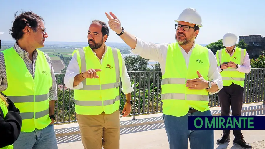 Autarcas de Santarém foram ver como andam as obras Autarcas de Santarém foram ver como andam as obras